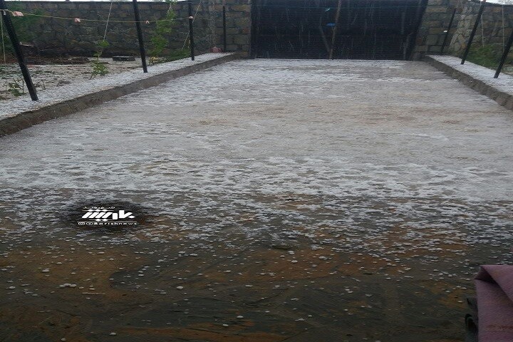 بارش تگرگ شدید در جاده مهاباد روستای مراد کندی