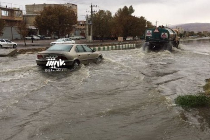 اوضاع نابسامان خیابان علامه مجلسی بعد از بارش باران