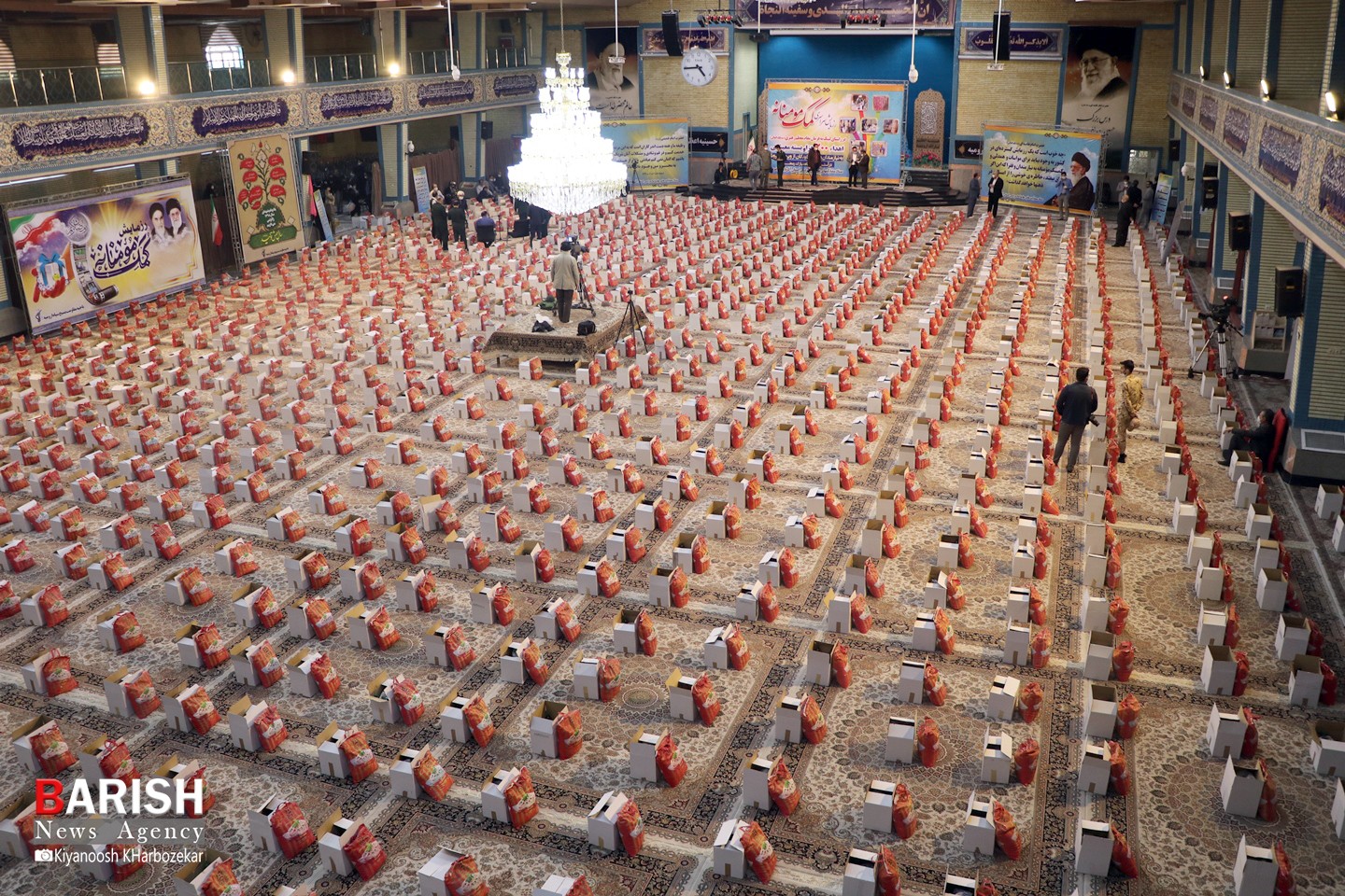 رزمایش سراسری کمک مومنانه و اهدای 200 هزار بسته معیشتی در ارومیه