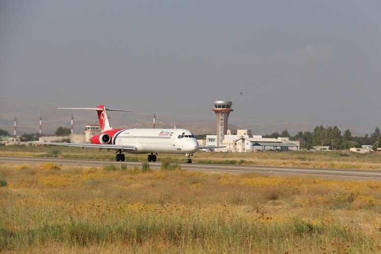 سطوح پروازی باند فرودگاه ارومیه به‌سازی می‌شود