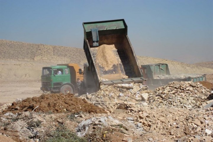 زمین‌های خالی مکانی برای انبار نخاله‌های ساختمانی در ارومیه