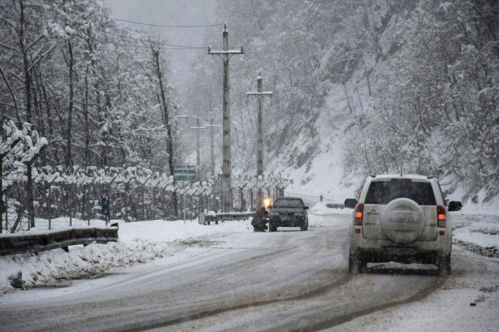 مسافران در جاده‌ها تمهیدات زمستانی به همراه داشته باشند