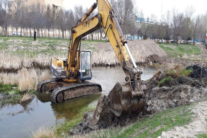 ضرورت لایروبی نقاط بحرانی رودخانه ها در آذربایجان‌غربی