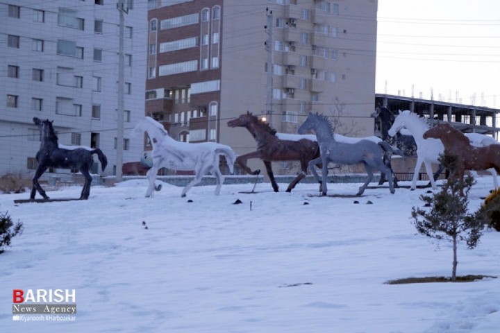برف دانش آموزان آذربایجان‌‌غربی را خانه‌نشین کرد