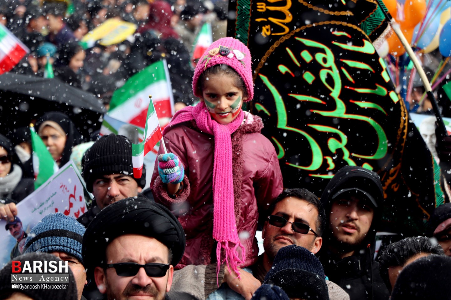 کودکان و نوجوان انقلابی در راهپیمایی 22 بهمن ارومیه
