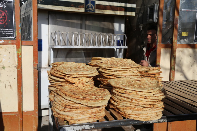 بیشتر از نیاز کشور نانوایی داریم!