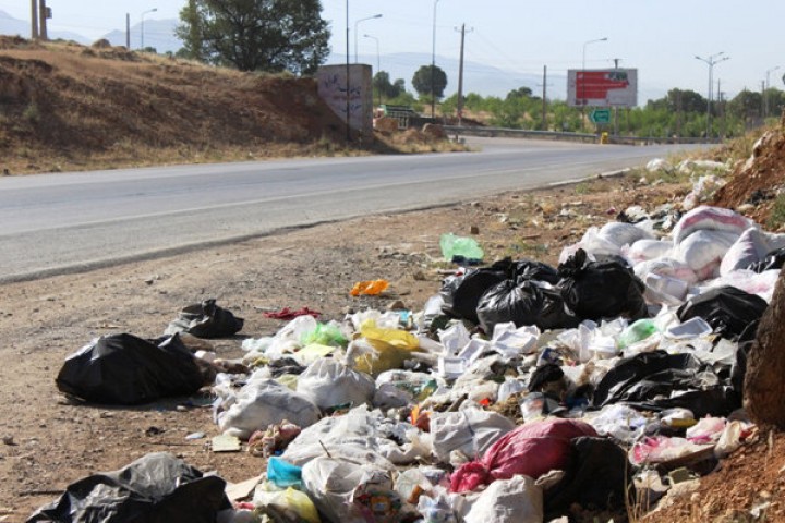 رهاسازی زباله در حاشیه جاده‌ها/معضلی که جدی گرفته نمی‌شود