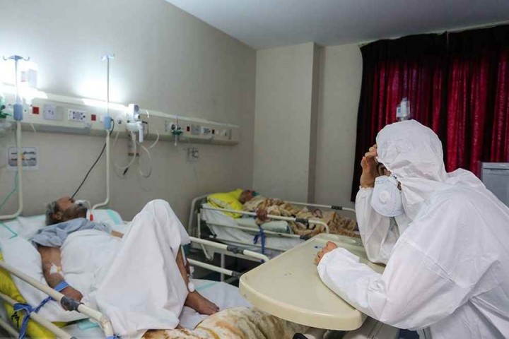 کادر درمان آذربایجان غربی در برزخ کرونا / مدافعان سلامت خسته و چشم انتظار عزم همگانی