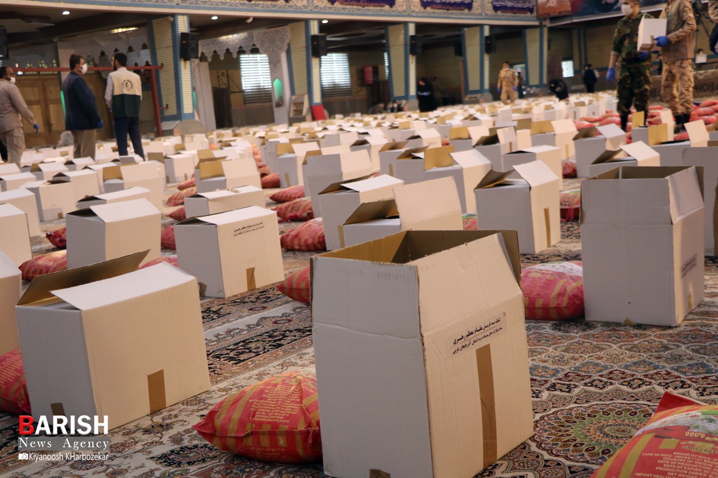 رزمایش سراسری کمک مومنانه و اهدای 200 هزار بسته معیشتی در ارومیه