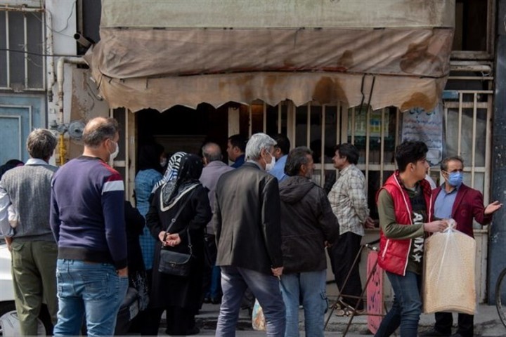 بازارگرمی کرونا در صف نانوایی‌های ارومیه
