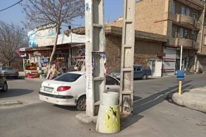 پیاده‌‎روهای ارومیه در تسخیر پارک غیرقانونی خودروها