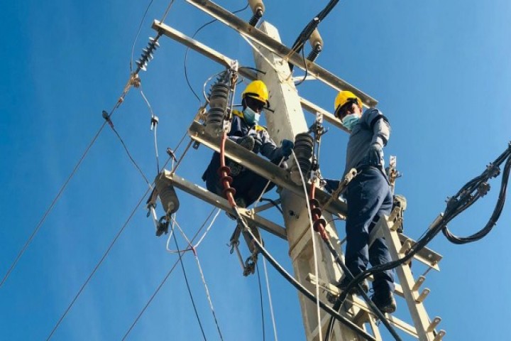 اکیپ‌های اجرایی شرکت توزیع نیروی برق آذربایجان‌غربی تا پایان هفته آماده باش هستند