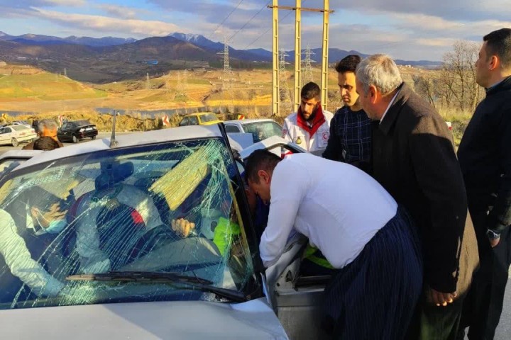 تصادف دو خودروی سواری پژو ۴۰۵، در محور سردشت_ پیرانشهر