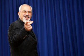 فیلم/پاسخ دیدنی ظریف به یک خبرنگار خارجی درباره آزمایش‌های موشکی ایران