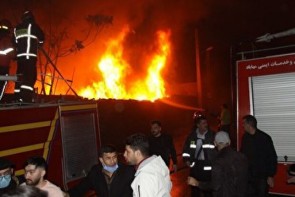 مهارآتش سوزی در بزرگترین بازارچه مهاباد/۴۰ مغازه در آتش سوختند