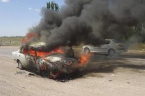 نشتی بنزین، یک خودرو را در میاندوآب در آتش سوزاند + تصاویر