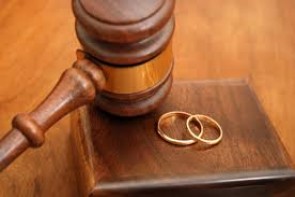 ازدواج پسر و دختر در دادگاه با مهریه ای باورنکردنی