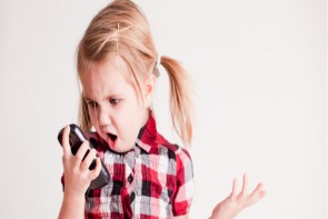 استفاده کودکان از تلفن همراه، خوب یا بد؟