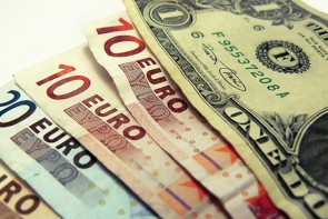 افت ارزش دلار و پوند و تقویت یورو بانکی