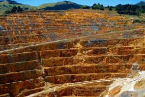 تعطیلی معدن طلا زرشوران صحت ندارد/ گام بزرگی در صنعت سنگ استان برداشته خواهد شد