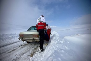 امدادرسانی به ۲۸ نفر از متاثرین برف و کولاک در چالدران، آذربایجان غربی