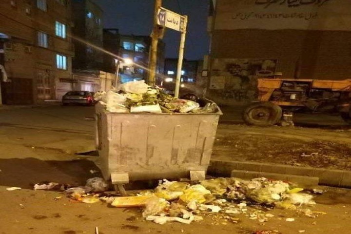 انباشت زباله در شهر