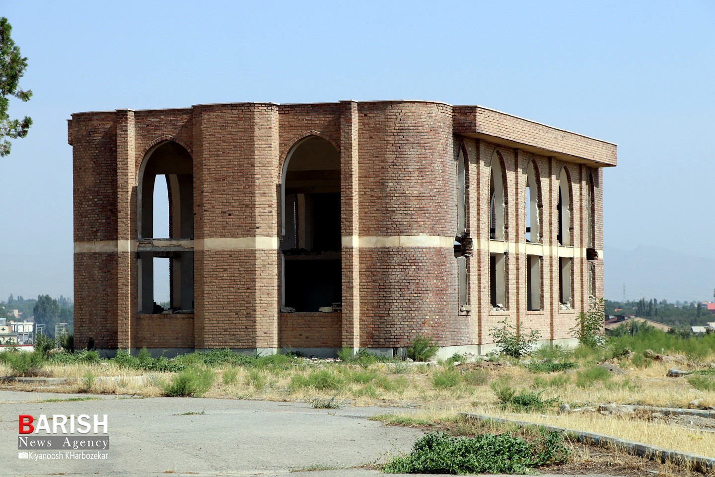 بلاتکلیفی ساختمان قدیم صدا و سیمای آذربایجان غربی