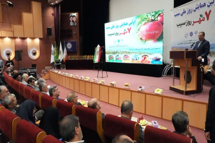 استاندار آذربایجان‌غربی: صادرات سیب ارومیه باید به اولویت اصلی استان تبدیل شود