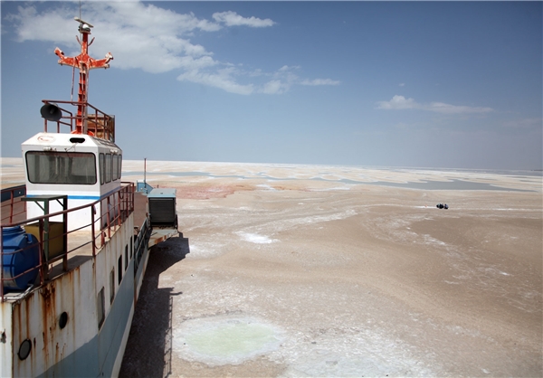 فاجعه ای بزرگ 95 درصد از دریاچه ارومیه خشک شده است