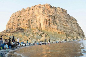 متولیان برای ایجاد امکانات در دریاچه ارومیه کم‌کاری می‌کنند