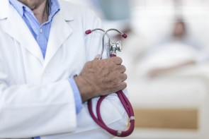 رفتار متعهدانه با بیمار رسالت جامعه پزشکی است رفتار متعهدانه با بیمار رسالت جامعه پزشکی است