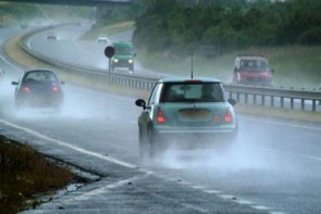 نکاتی مهم رانندگی در آب و هوای بارانی