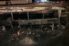 آتش گرفتن کامل یک اتوبوس در جاده خرم آباد- زال (+عکس)