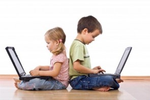 مراقب رفتارهای کودکان در فضای مجازی باشید