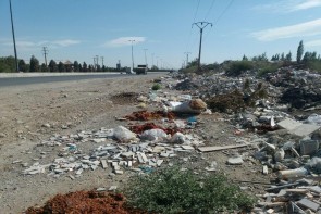 زباله های سرریز شده، نخاله های ضایعات فروشان/ تنها صحنه ای ثبت شده در گذر از ورودی ارومیه